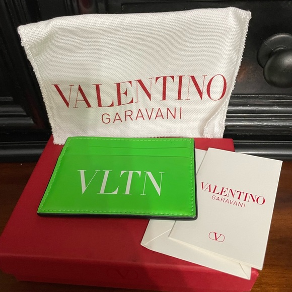 Valentino Accessories - Valentino Garavani VLTN Green Card Case vguc fully inclusive collectible!